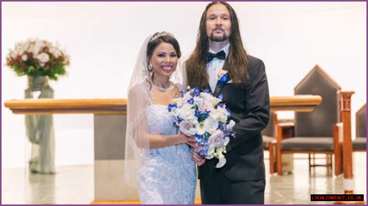 Bizzy Bone: Wife, net worth, tattoos, smoking & body facts