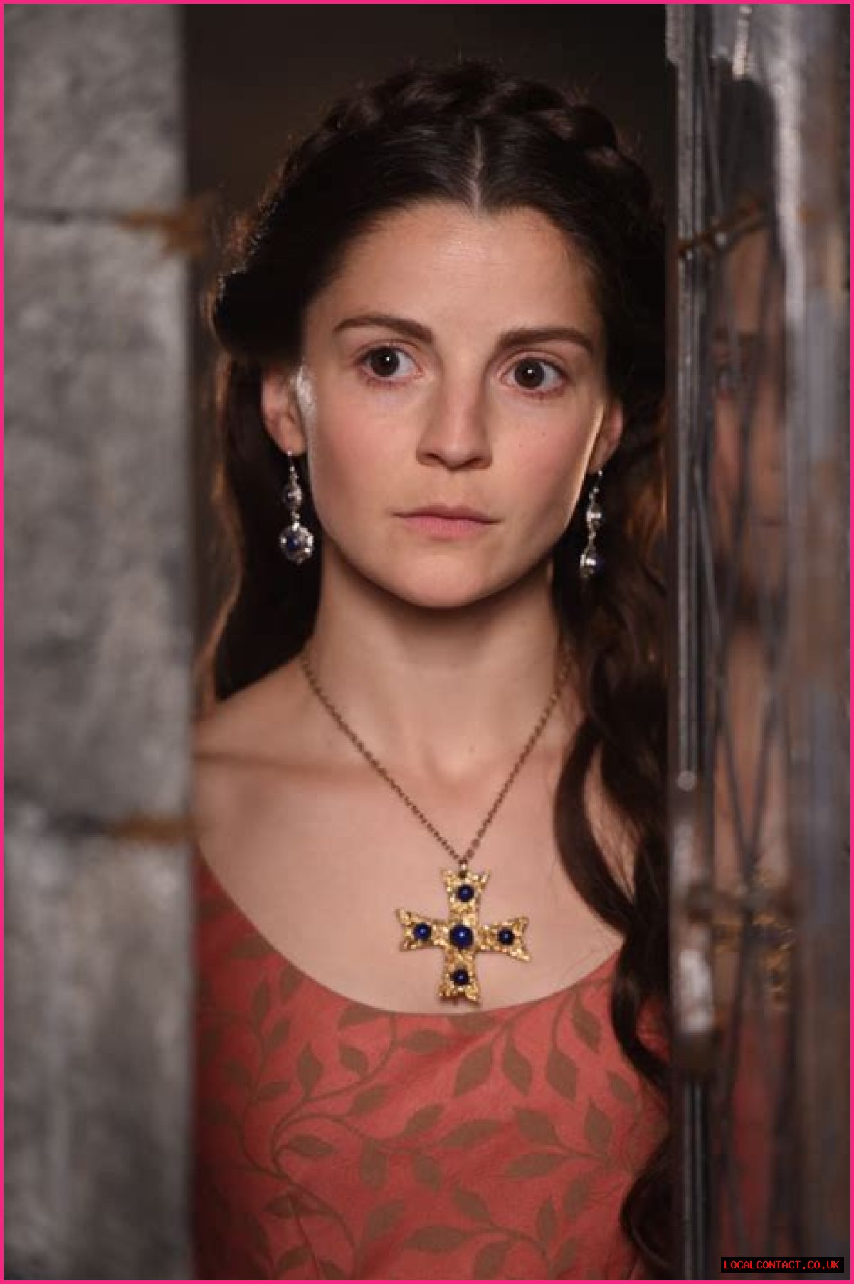 How tall is Flora Spencer-Longhurst