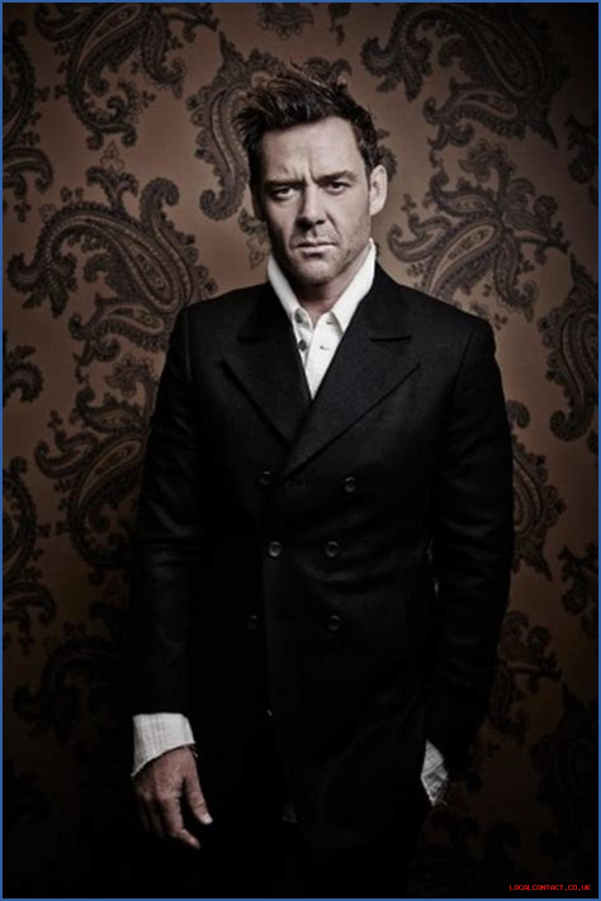 How tall is Marton Csokas